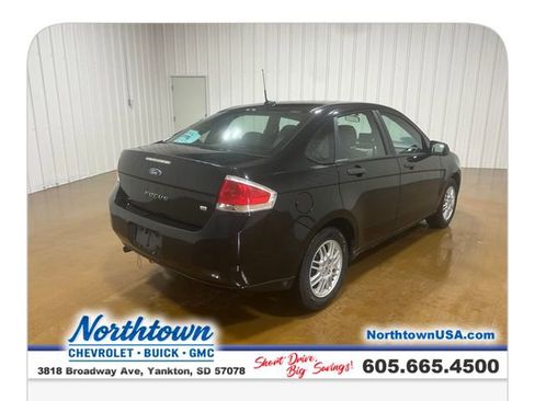 Used 2011 Ford Focus SE FWD image 5