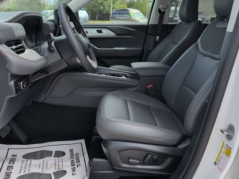New 2026 Ford Explorer Active w/ Active Comfort Package RWD image 8