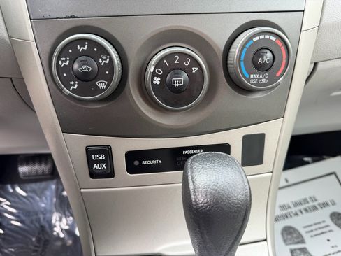 Used 2013 Toyota Corolla LE Special Edition image 33