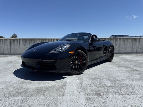 Used 2017 Porsche 718 Boxster RWD image 1