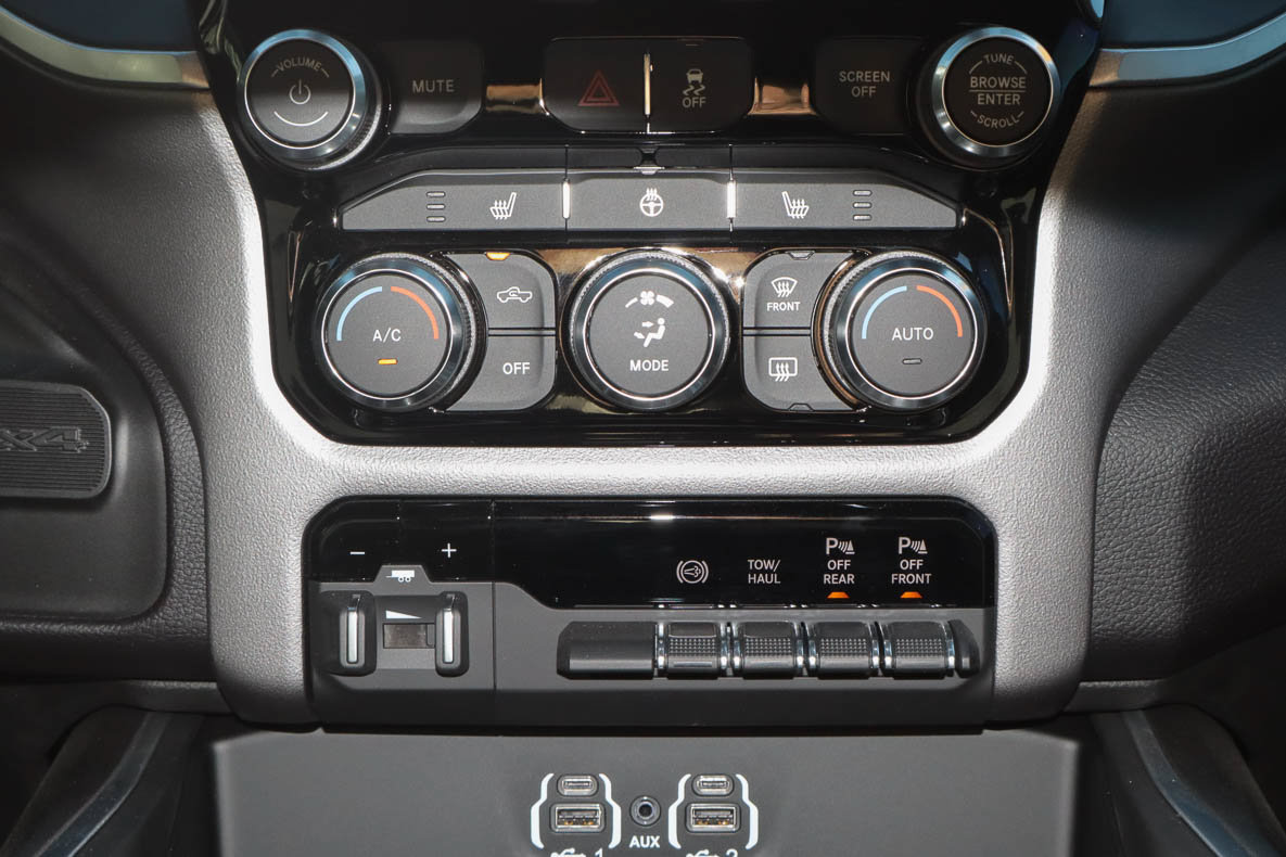 Used 2024 RAM 2500 Big Horn w/ Night Edition AWD/4WD image 26