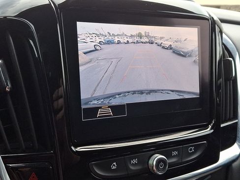 Used 2020 Chevrolet Traverse LT FWD image 18