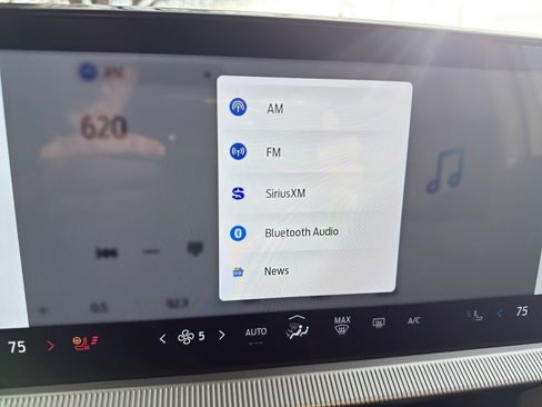 Certified 2025 Ford Explorer Platinum w/ LUX Leather Package image 32