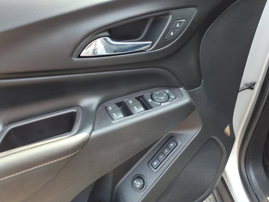 Used 2020 Chevrolet Equinox Premier AWD/4WD image 4