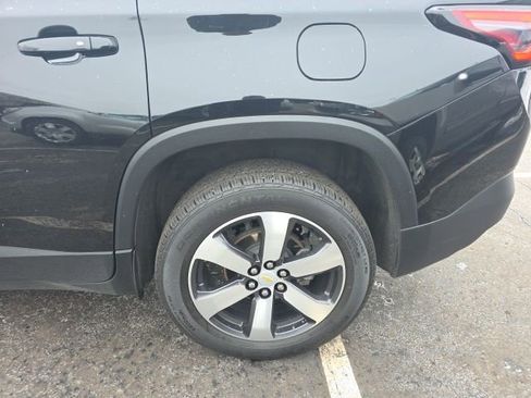 Used 2023 Chevrolet Traverse LT w/ LT Premium Package image 8