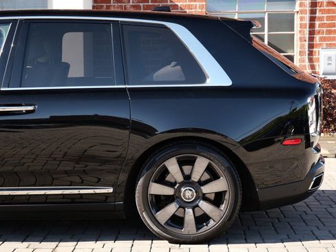 Certified 2023 Rolls-Royce Cullinan w/ Cullinan Package image 34