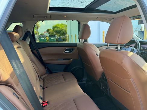 Certified 2024 Nissan Rogue Platinum w/ Platinum Premium Package FWD image 17
