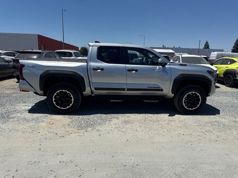 Used 2024 Toyota Tacoma TRD Off-Road w/ TRD Off Road Premium Package AWD/4WD image 3