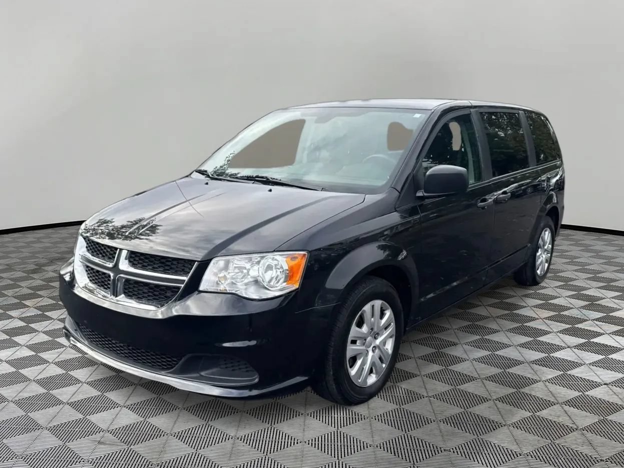 Used 2019 Dodge Grand Caravan SE FWD image 2