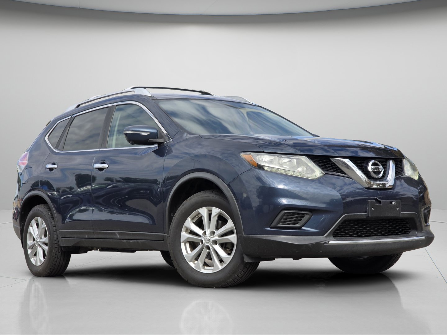 Used 2015 Nissan Rogue SV w/ SV Premium Package AWD/4WD image 2