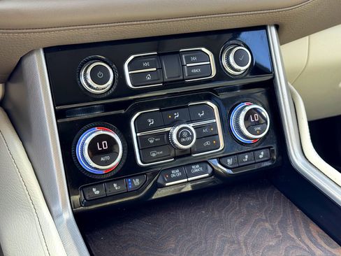 Used 2023 GMC Yukon Denali image 30