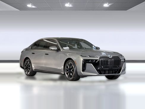 Used 2023 BMW 740i RWD image 7