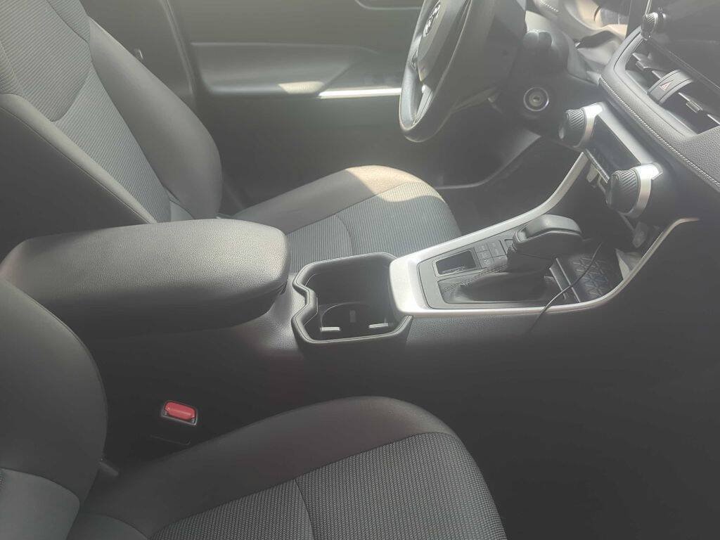 Used 2025 Toyota RAV4 LE AWD/4WD image 10