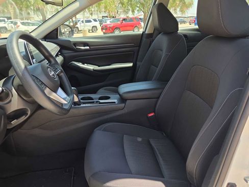 Used 2025 Nissan Altima 2.5 SV FWD image 17