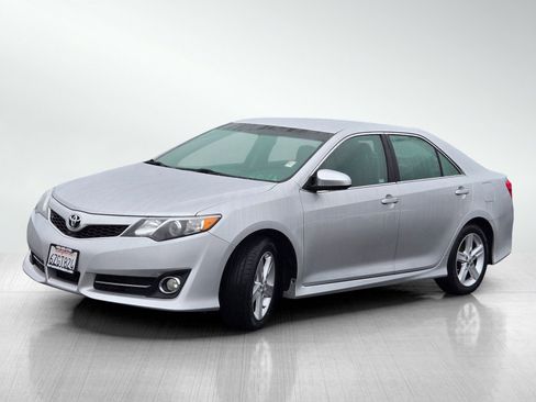 Used 2013 Toyota Camry image 8