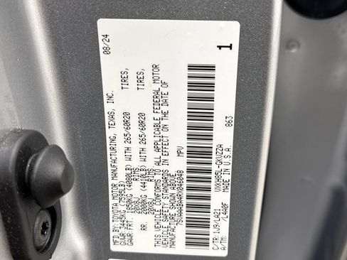 Used 2024 Toyota Sequoia Platinum image 11