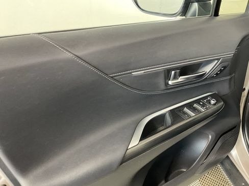 Used 2023 Toyota Venza Limited AWD/4WD image 16