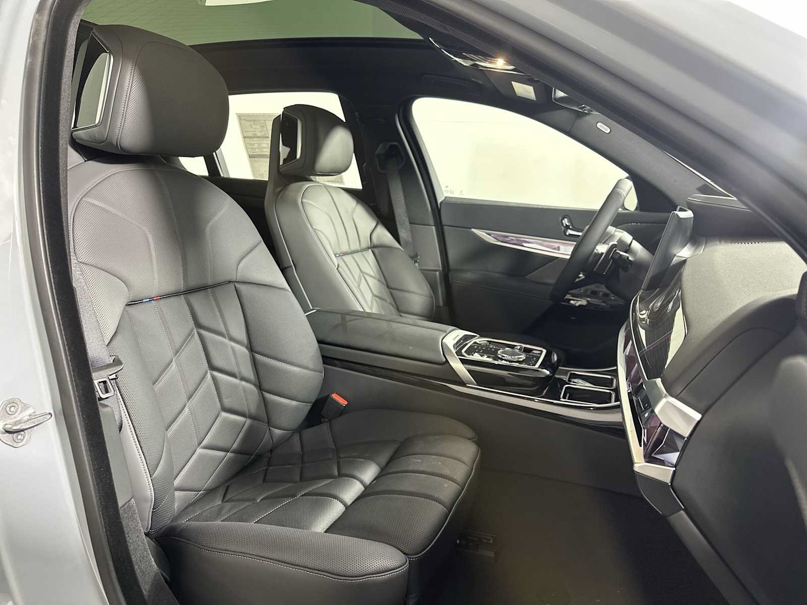 New 2026 BMW 760i xDrive w/ Executive Package AWD/4WD image 21