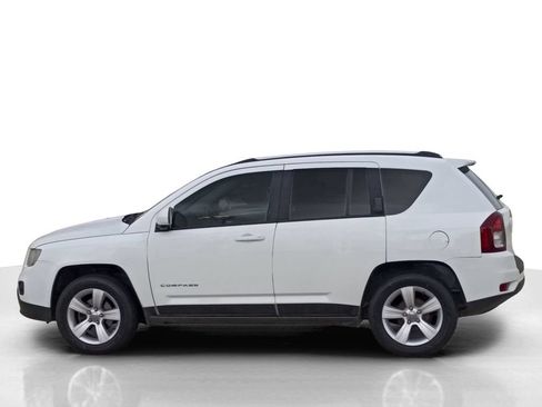 Used 2014 Jeep Compass Latitude FWD image 9