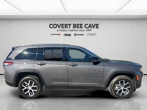 Used 2024 Jeep Grand Cherokee Limited image 11