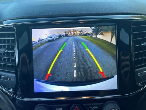 Used 2020 Jeep Grand Cherokee Altitude image 22