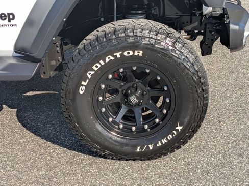 Certified 2023 Jeep Gladiator Sport image 10