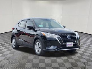 New 2025 Nissan Kicks Play S video 2