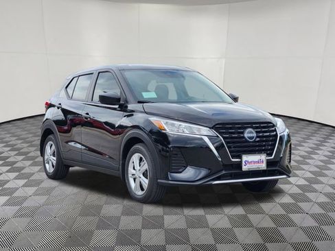 New 2025 Nissan Kicks Play S image 2