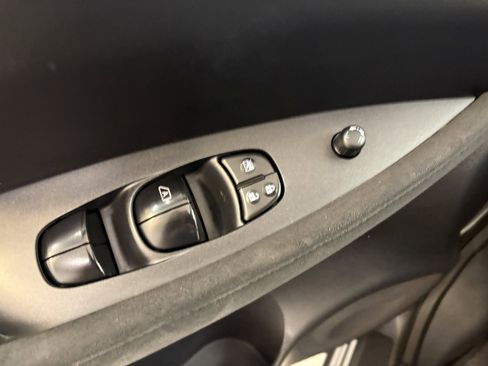 Used 2015 Nissan Leaf S w/ Charge Package image 25