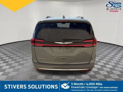 Used 2022 Chrysler Pacifica Touring-L FWD image 7