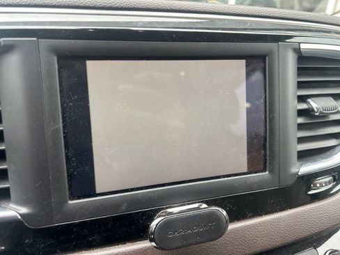 Used 2018 Chrysler Pacifica Touring-L image 24