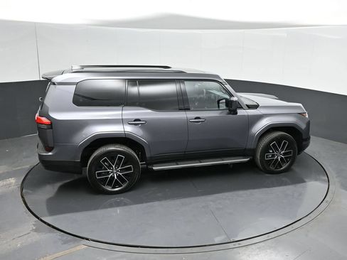 Used 2025 Lexus GX 550 w/ Accessory Package (2T) AWD/4WD image 39