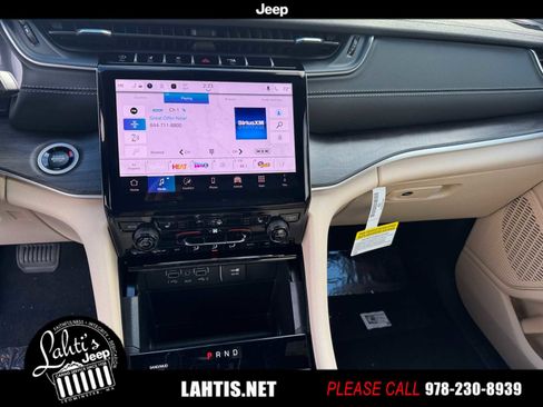 New 2025 Jeep Grand Cherokee Limited image 9