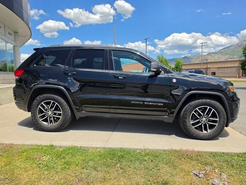 Used 2018 Jeep Grand Cherokee Trailhawk AWD/4WD image 4