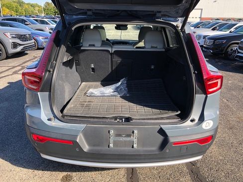 Used 2023 Volvo XC40 B5 Ultimate w/ Protection Package Premier image 37