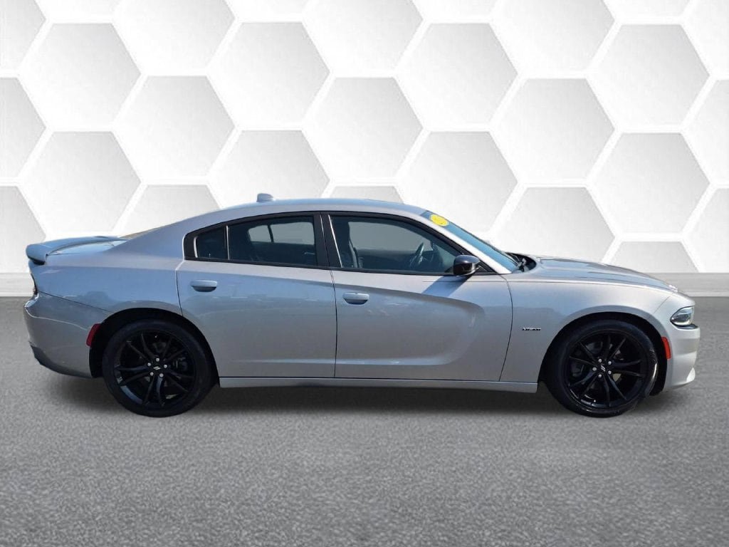 Used 2017 Dodge Charger R/T w/ Driver Confidence Group RWD image 2