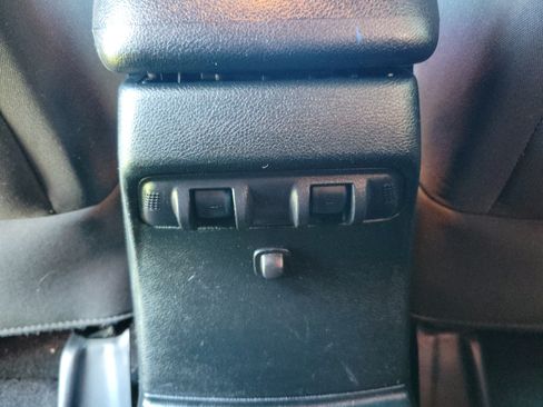 Used 2018 Jeep Wrangler Unlimited Sahara AWD/4WD image 7