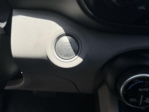 New 2025 Hyundai Venue SEL image 23