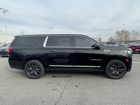 Used 2023 GMC Yukon XL Denali w/ Denali Reserve Package image 9