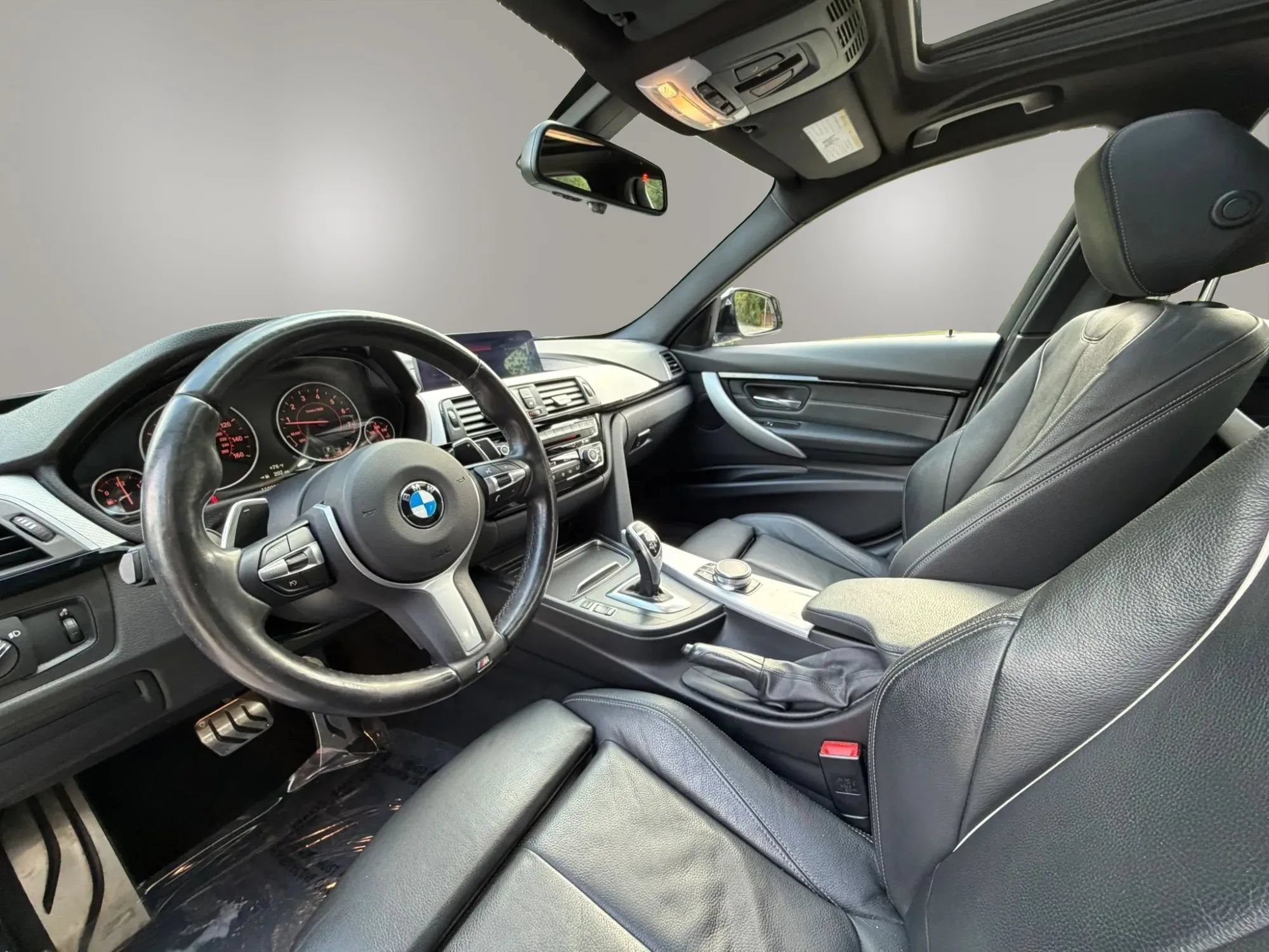 Used 2018 BMW 330i Sedan w/ M Sport Package RWD image 14