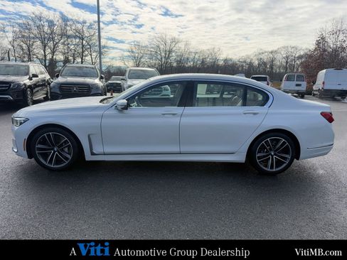 Used 2022 BMW 750i xDrive w/ Executive Package image 5