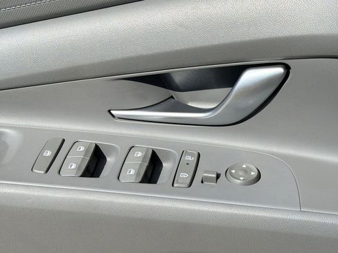 Used 2024 Hyundai Elantra SEL image 13