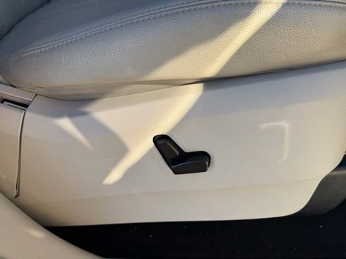 Used 2013 Chrysler Town & Country Touring-L w/ Driver Convenience Group image 14