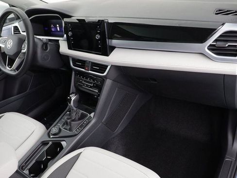 New 2025 Volkswagen Taos SE w/ Panoramic Sunroof Package image 20