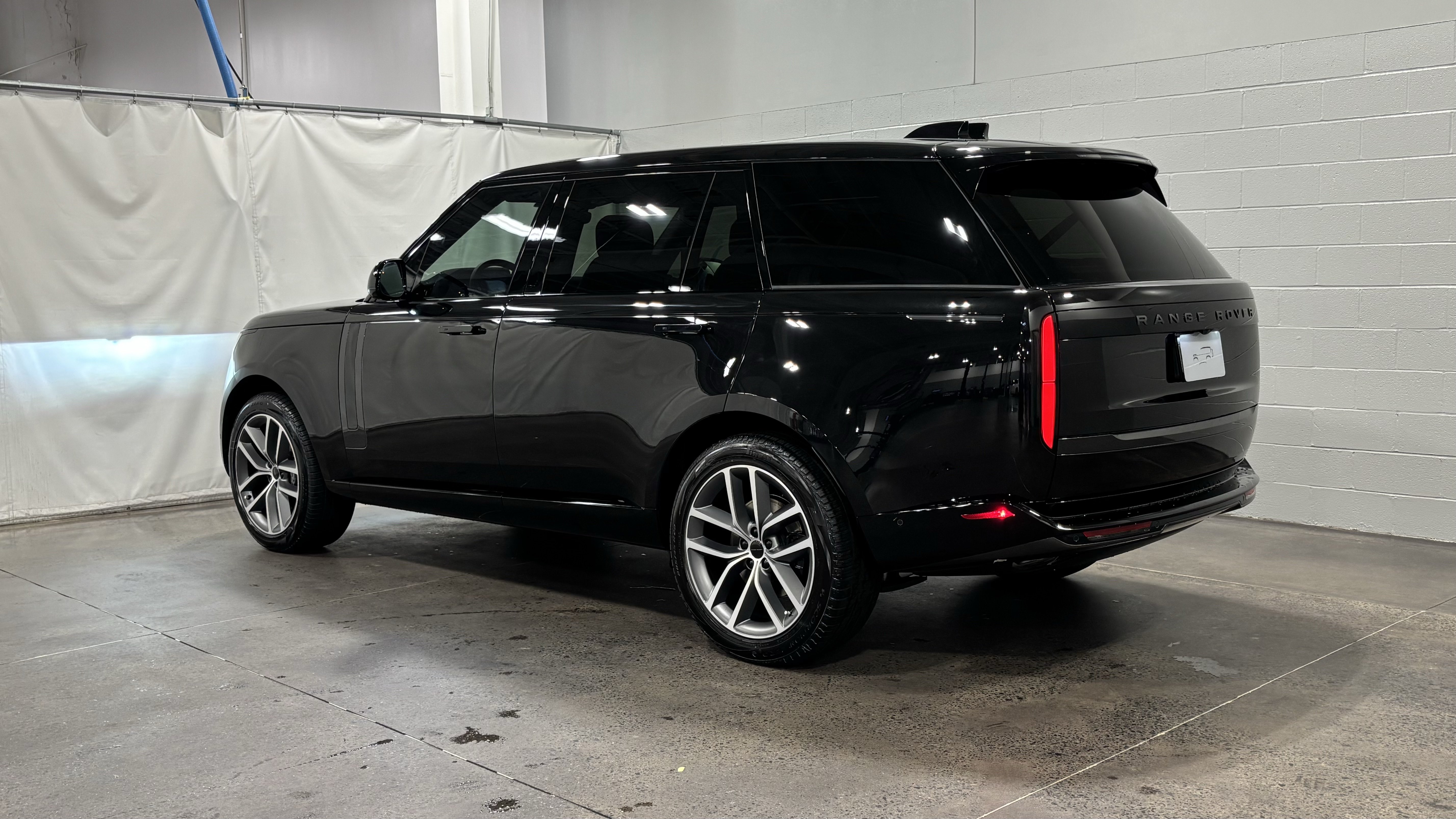 New 2026 Land Rover Range Rover Long Wheelbase SE AWD/4WD image 12