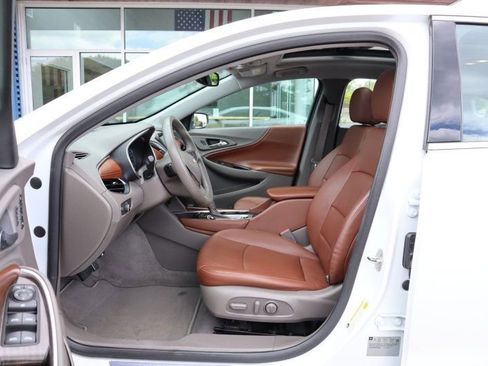 Used 2016 Chevrolet Malibu Premier w/ Driver Confidence Package II FWD image 9