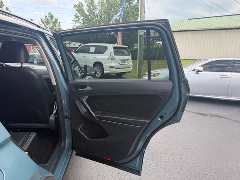 Used 2021 Volkswagen Tiguan SE FWD image 25