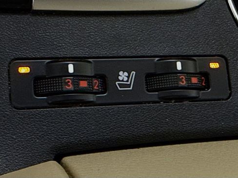 Used 2017 Toyota Highlander Limited image 20