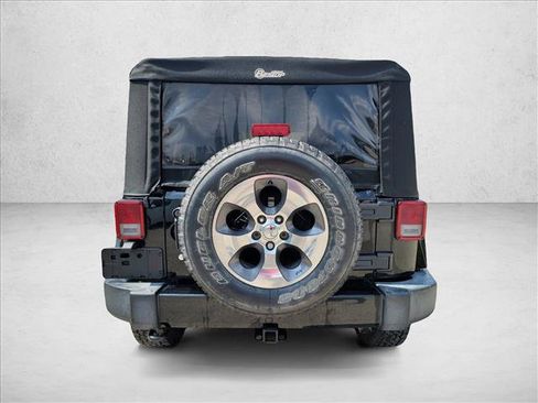 Used 2017 Jeep Wrangler Unlimited Sahara AWD/4WD image 6