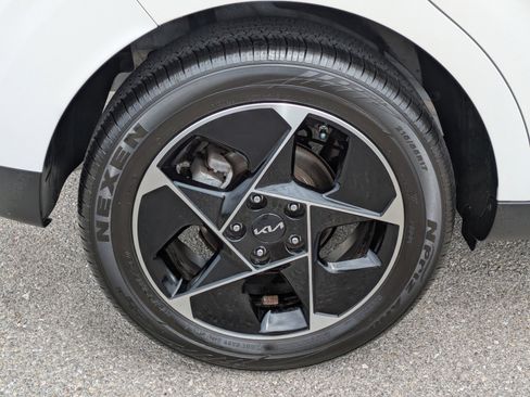 Certified 2024 Kia Soul EX image 8